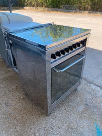 Cucina a gas in acciaio