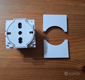 Living Now BTicino Presa Flat 10/16 A