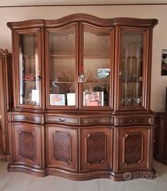 Credenza con vetrina