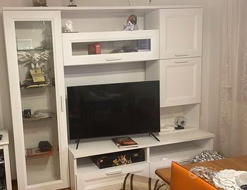 Parete sala Mondo convenienza