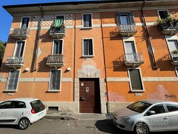 MONOLOCALE A CORSICO