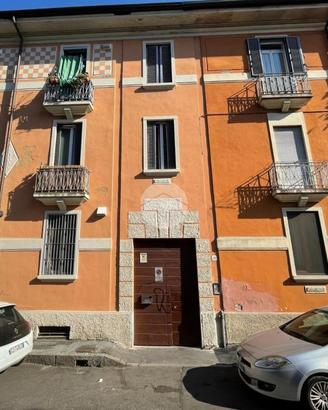 MONOLOCALE A CORSICO