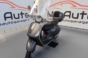 VESPA GTS 300 SPORT – ABS – PARABREZZA + BAULETTO