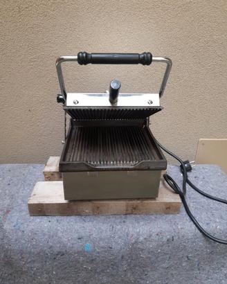 Piastra professionale con piano in ghisa.