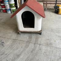 Cuccia per cani con base sottostante per spostanti