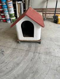 Cuccia per cani con base sottostante per spostanti