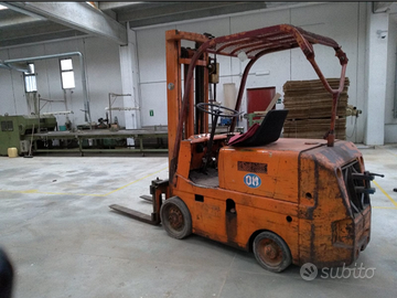 Carello elevatore om