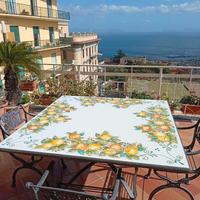 TAVOLO IN PIETRA LAVICA MIS. 100X100 CM. IN ITALIA