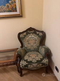 divano, tavolo del salone e mobiletto