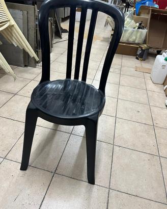 Stock di sedia in plastica