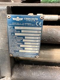 Attrezzatura industriale posizionatore forche