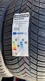 Gomme Bridgestone invernali  Nuove 235/40/19