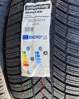 Gomme Bridgestone invernali  Nuove 235/40/19