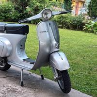 Vespa 125 Primavera anno 1977 restaurata