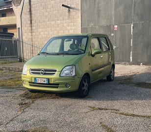 Opel agila adatta a neopatentati