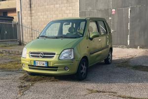 Opel agila adatta a neopatentati