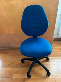 Sedia da ufficio in alcantara con rotelle
