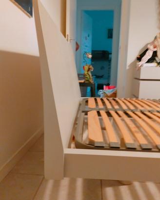 letto matrimoniale con materasso e rete a doghe 