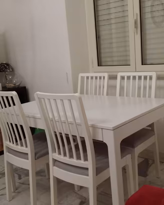 Tavolo allungabile ikea e 4 sedie