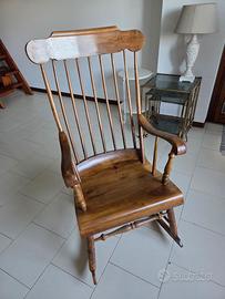 Sedia a dondolo vintage in legno massello