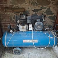 Compressore C.I.S. da 300 Lt. con accessori.