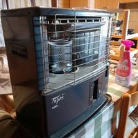 stufa a petrolio bianco