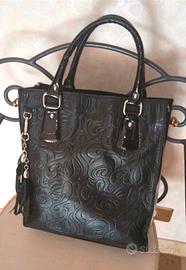 Borsa nera in pelle e vernice