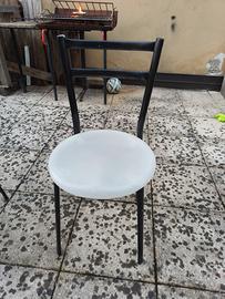 Sedie in ferro con seduta il plastica
