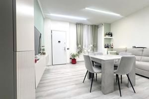 2 LOCALI A CARONNO PERTUSELLA