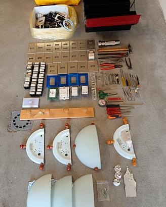 ATTREZZI+CASSETTA+MATERIALE ELETTRICO+APLIQUE