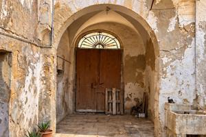 Casa indipendente con ampia corte