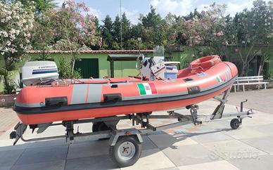 Gommone con motore e carrello