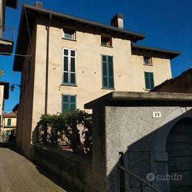 Villa di 380 m² con più di 5 locali a Magreglio