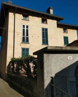 Villa di 380 m² con più di 5 locali a Magreglio