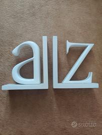 Ferma libri a forma di lettere