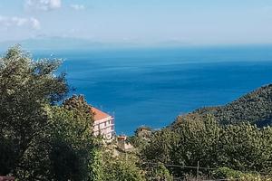 Affascinante casa in campagna con vista mare -