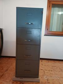 Schedario in metallo