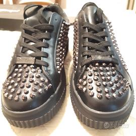 Scarpe PrimaDonna nere con borchie