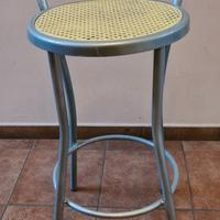 Sgabello in metallo grigio alluminio
