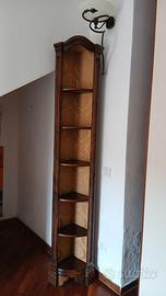 Angoliera antica in legno