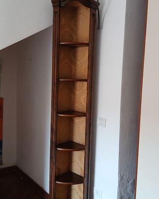 Angoliera antica in legno