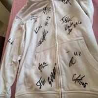 Felpa firmata dai giocatori del napoli basket