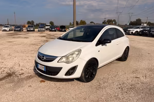 Opel Corsa 1.2 3 porte b-color