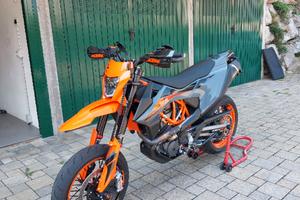 KTM 690 SMC R 2022 TRATTABILE