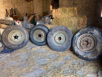 Cerchi land rover defender con gomme
