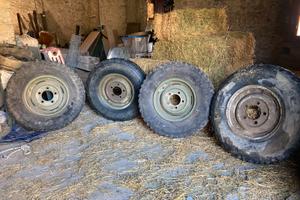 Cerchi land rover defender con gomme