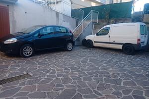 Auto due auto a metano eu 2000 cad'auna.