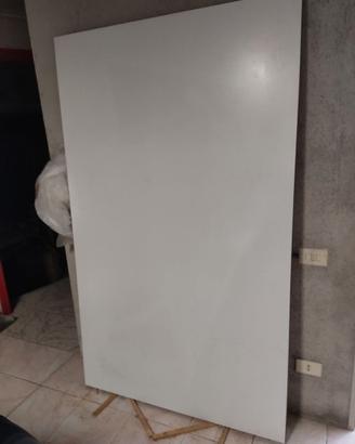 Tavolo da ufficio con piano reclinabile