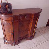 Mobiletto da Ingresso Classico in Legno Bombato