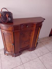 Mobiletto da Ingresso Classico in Legno Bombato